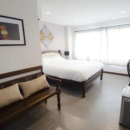 Sabai Hotel & Hostel